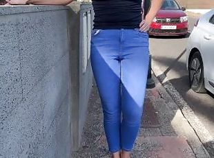 en-plein-air, pisser, public, chatte-pussy, culotte, blonde, serrée, jeans, humide