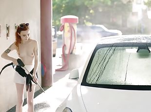 amateur, madurita-caliente, coche, a-solas, tatuaje, topless