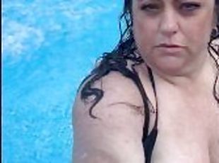 gros-nichons, chatte-pussy, amateur, milf, maman, piscine, seins, fétiche, solo, brunette