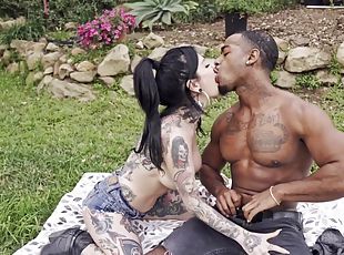 gros-nichons, en-plein-air, chatte-pussy, fellation, interracial, hardcore, pornstar, black, couple, ange