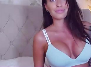 gros-nichons, masturbation, chatte-pussy, webcam, belle, gode, solo, brunette, tatouage, soutien-gorge