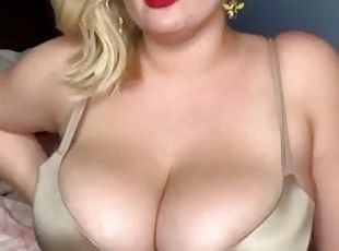 veľké-prsia, bbw, blondýna, zadok-butt, sólo