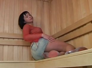 pisser, pute, sauna, coquine, fétiche, brunette