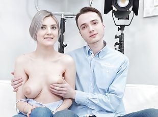 gros-nichons, levrette, chatte-pussy, russe, babes, fellation, ados, hardcore, couple, blonde