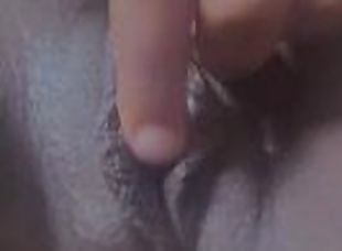 clitoris, masturbare-masturbation, orgasm, pasarica, amatori, negresa, frumusica, solo, uda, atata