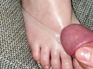 femme, amateur, ejaculation-sur-le-corps, maison, allemand, branlette, pieds, fétiche, branlette-avec-les-pieds, réalité