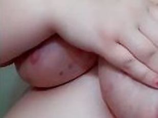 tetas-grandes, amateur, madurita-caliente, regordeta, a-solas, tatuaje, calientapollas